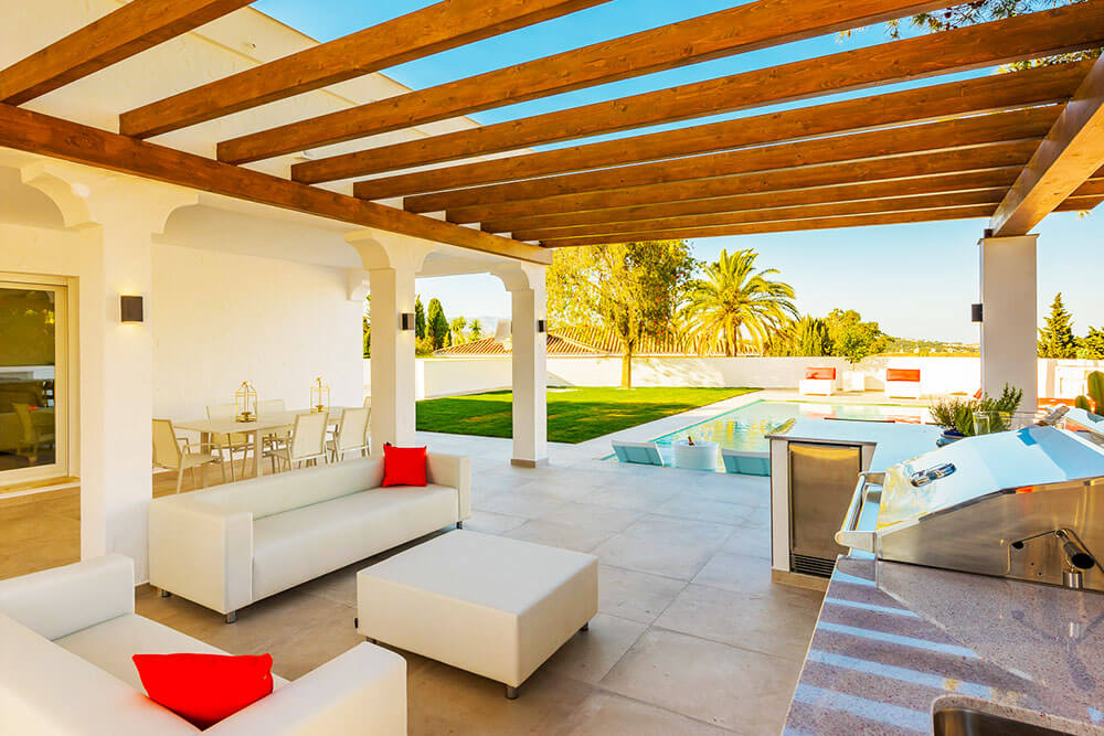 Stunning outdoor entertaining and relax zone Costa del Sol