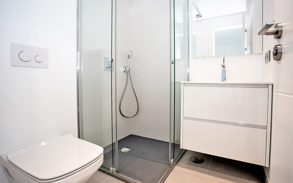 Modern white bathroom and vanity in Marbella