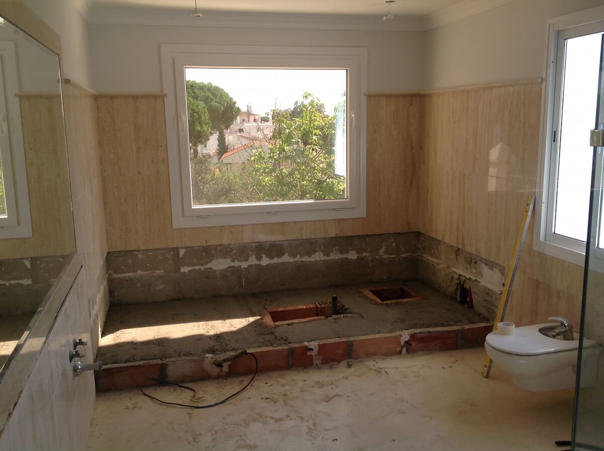 Concrete foundation for the bath