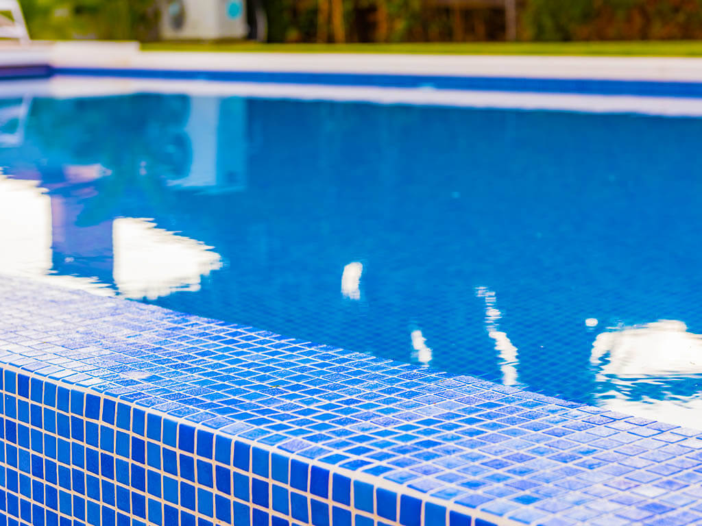 Stylish tiled infinity pool in Marbella