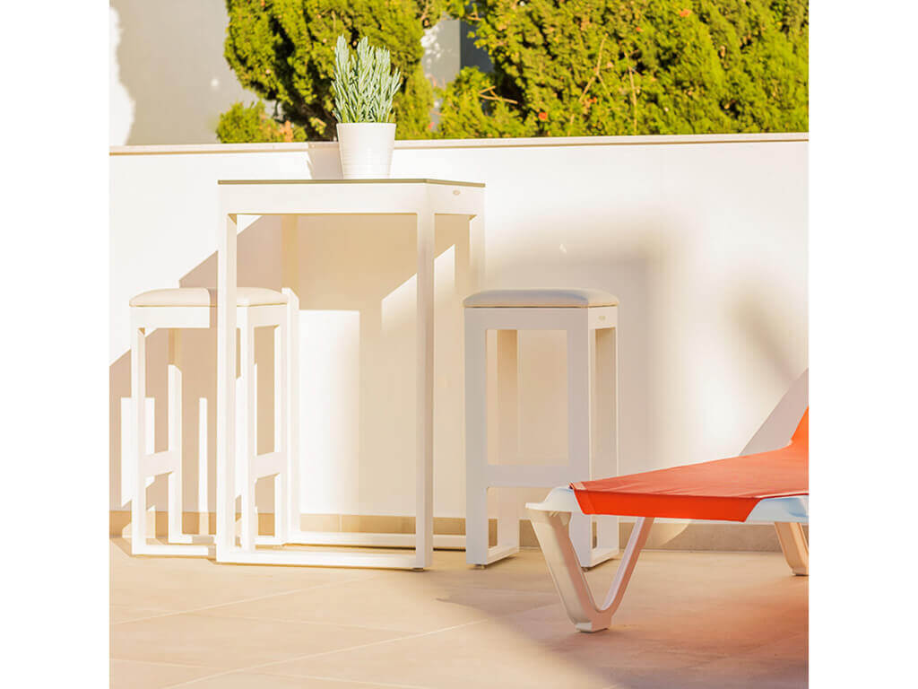 Bar table and stools with sun lounge designed by ProMas