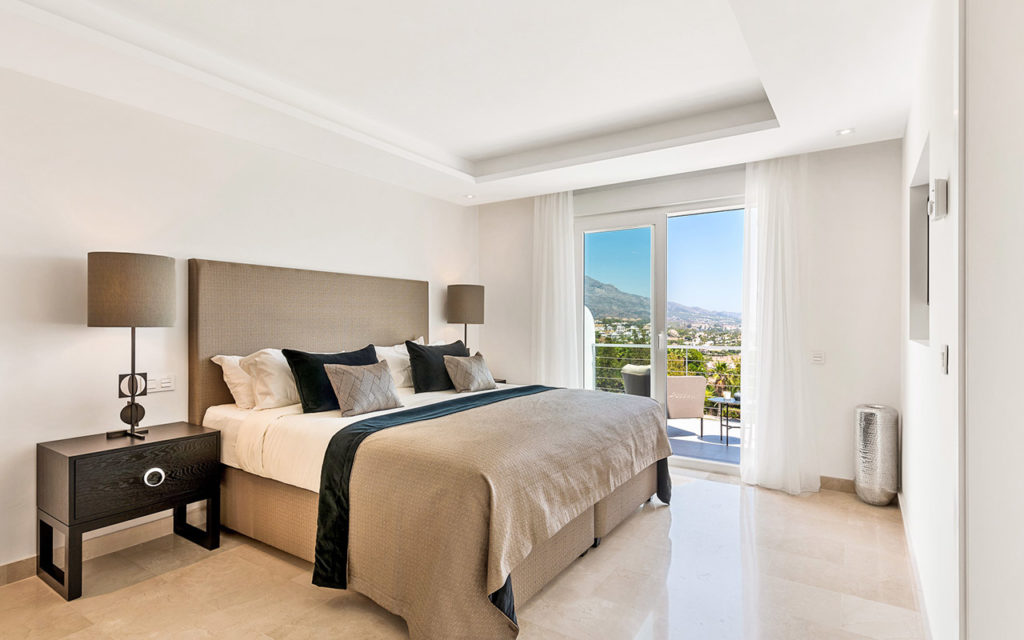 Stylish bedroom suite in La Quinta