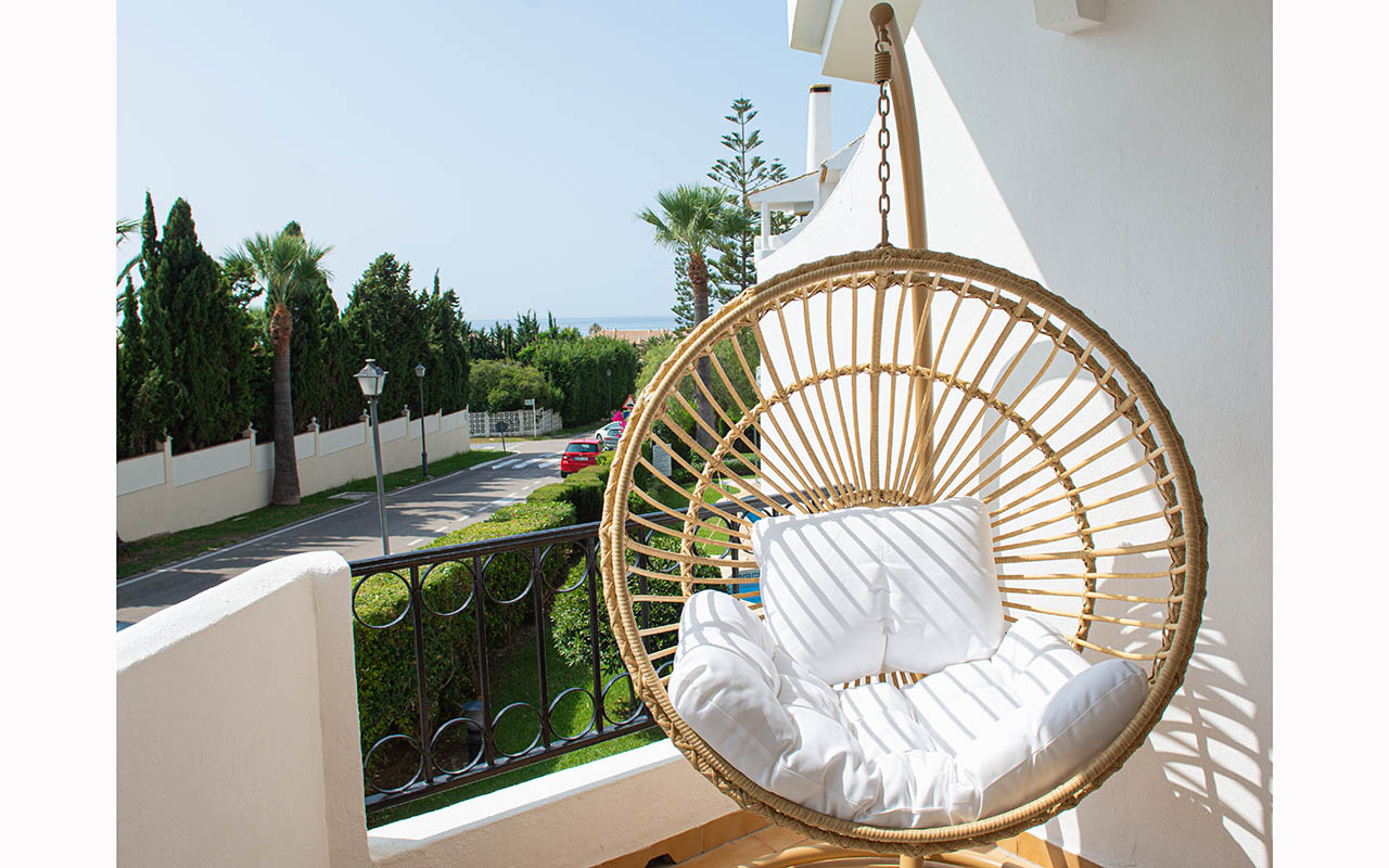 Refurbished balcony with swing chair in El Rosario, Marbella