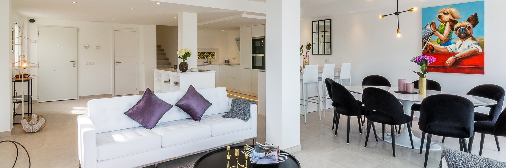 Contemporary living room interior design in Marbella