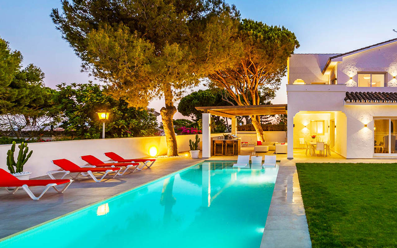 Stunning pool and outdoor living are in the Costa del Sol