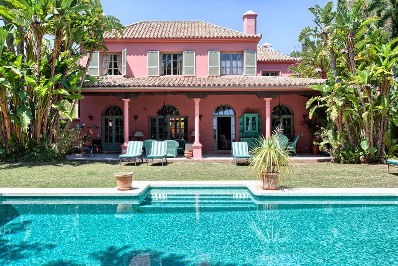 Traditional villa for sale in Las Chapas