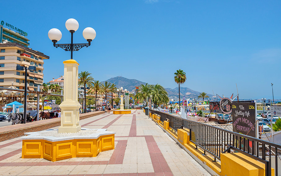 The Fuengirola seaside promenade