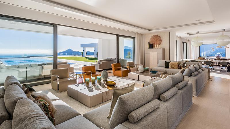 Spectacular living area of exquisite villa for sale in Benahavís