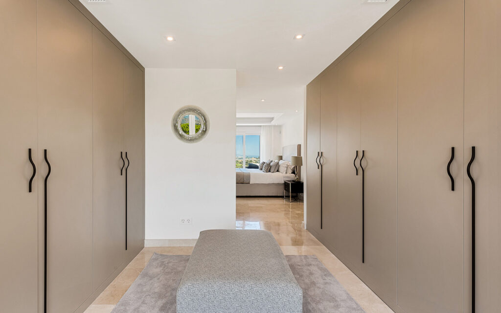 Stylish walk in wardrobe in La Quinta, Marbella