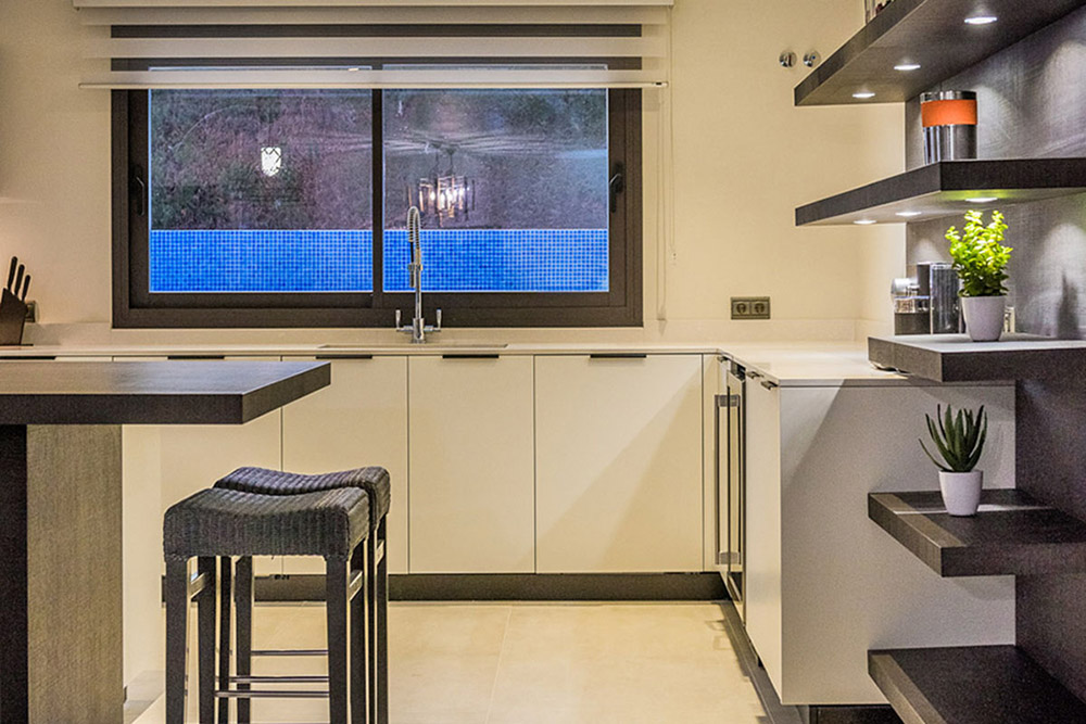 black and white modern kitchen