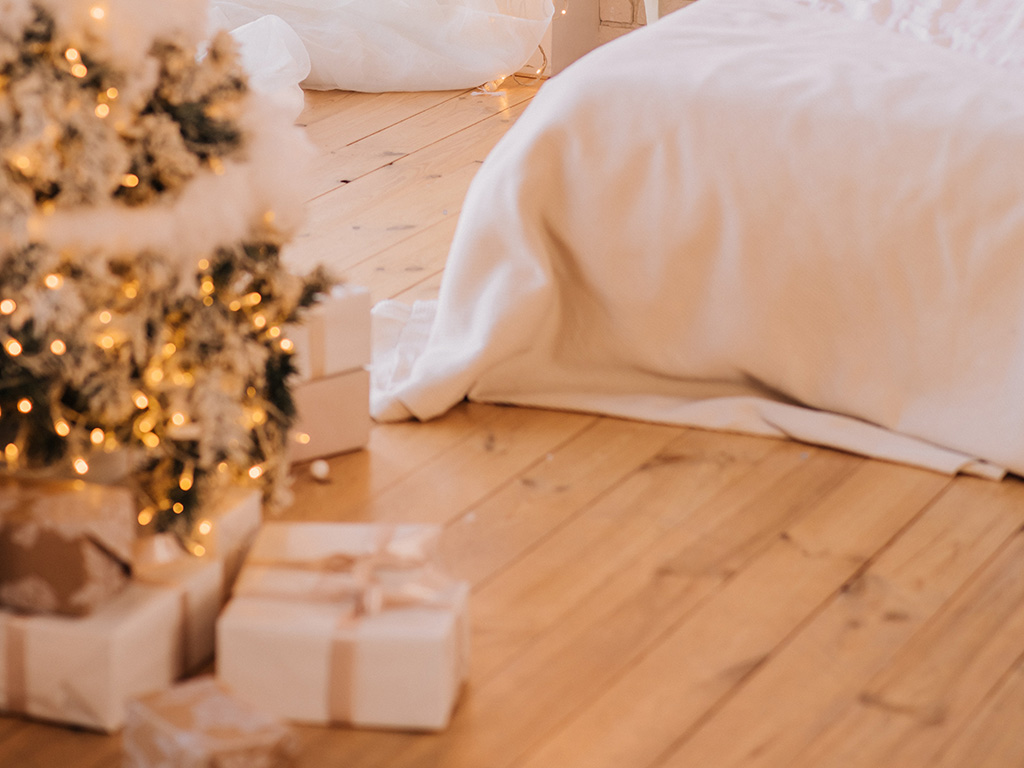 Christmas tree with white tinsel and presents