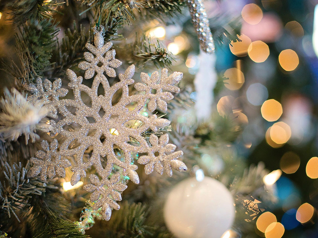 White snowflakes in christmas tree