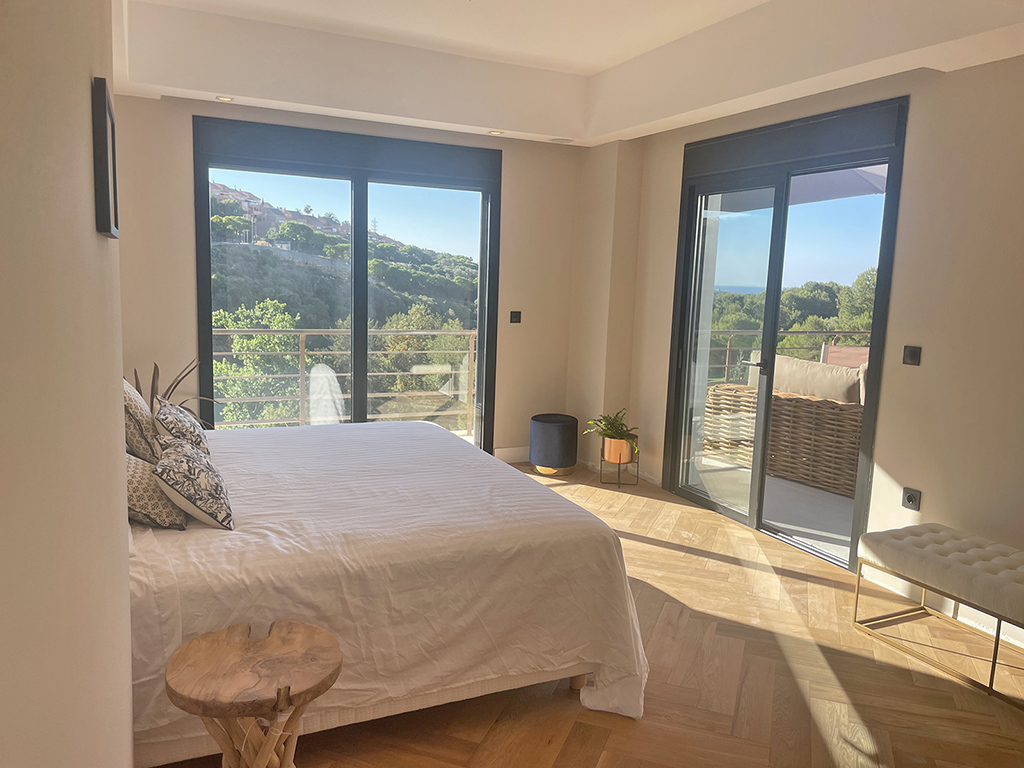 Incredible master bedroom with sea views in Elviria