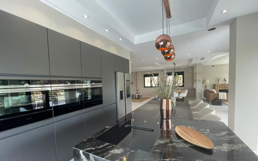 Gorgeous open plan kitchen by Promas Building