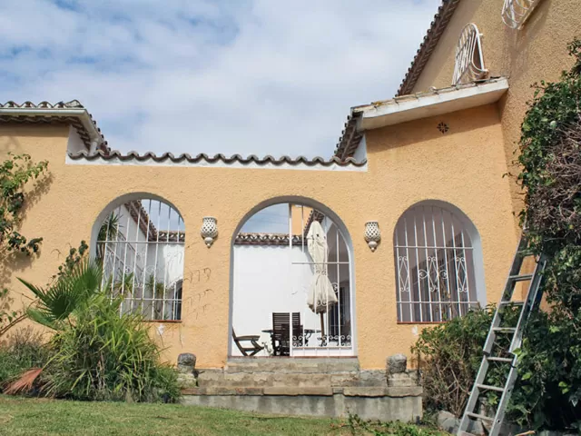 Andalusian courtyard before refurbishment