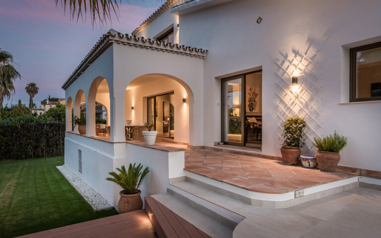 Updated traditional Andalusian villa by ProMas Building Marbella