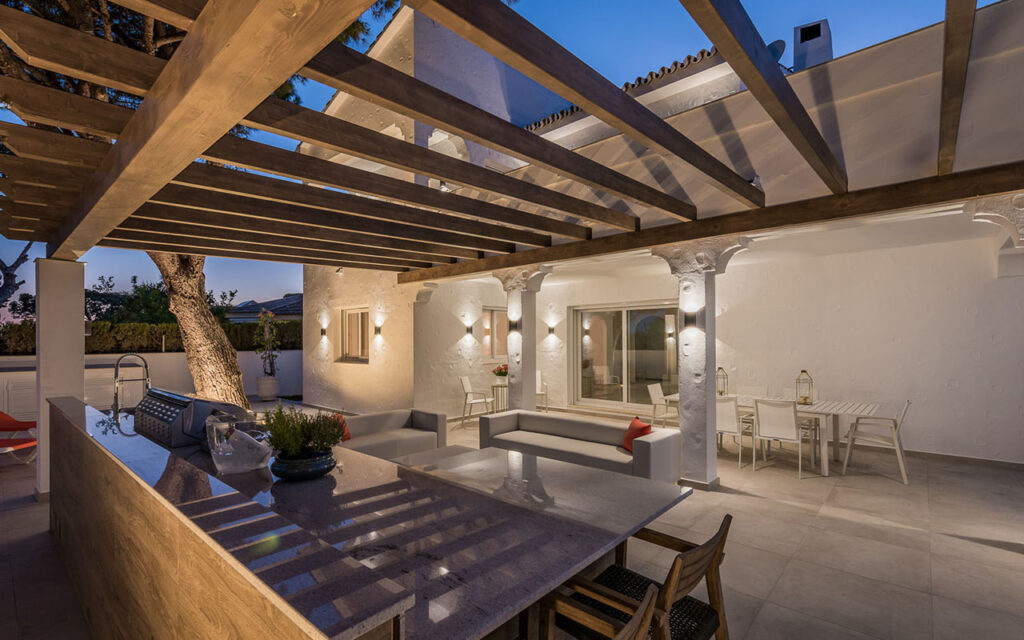 Outdoor dining lighting and outdoor kitchen by Promas Construction and Design Costa del Sol