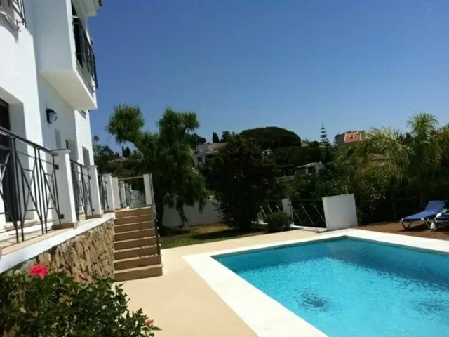 Pool side stairs