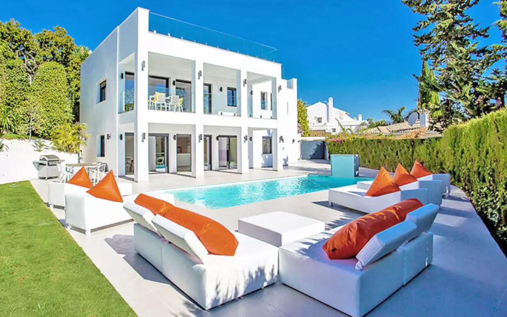 Stylish reform in Puerto Banus by ProMas