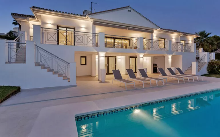 Reformed villa in Benahavís by ProMas