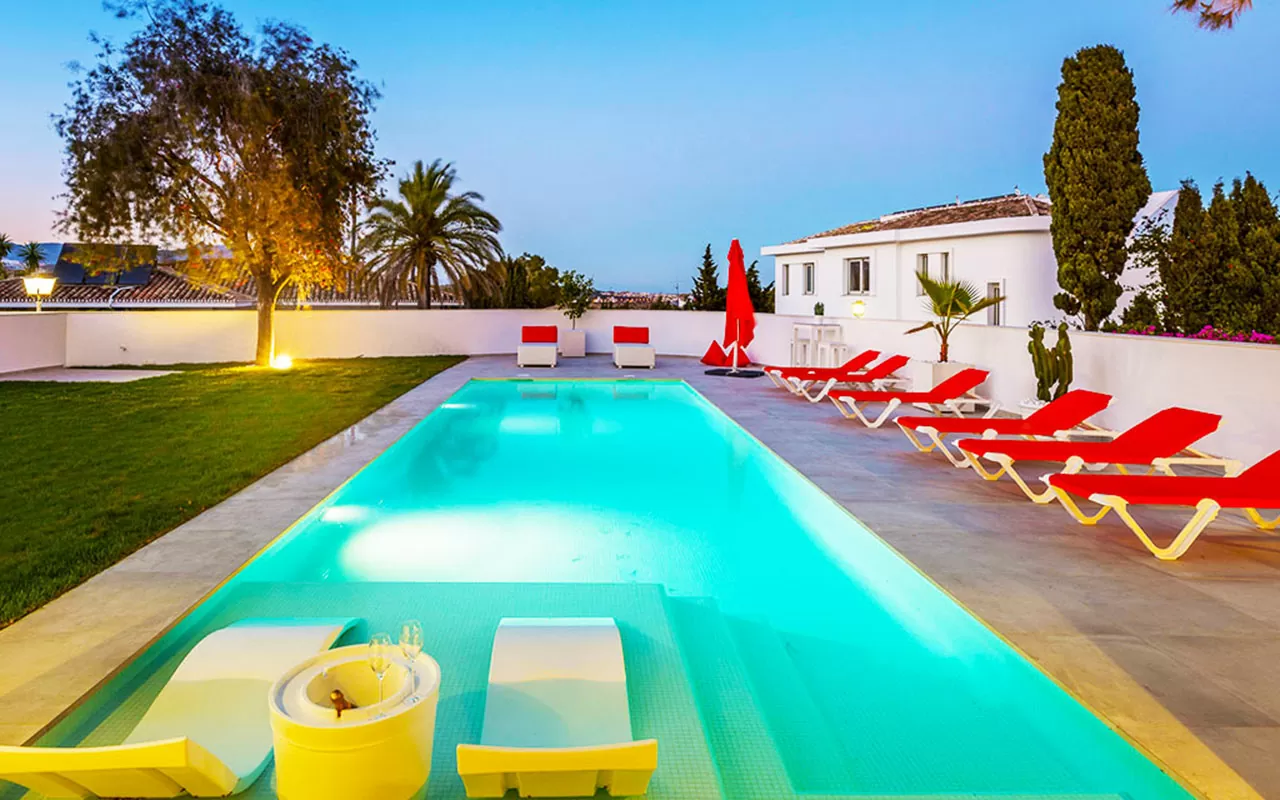The 10 Best Swimming Pool Features to Consider