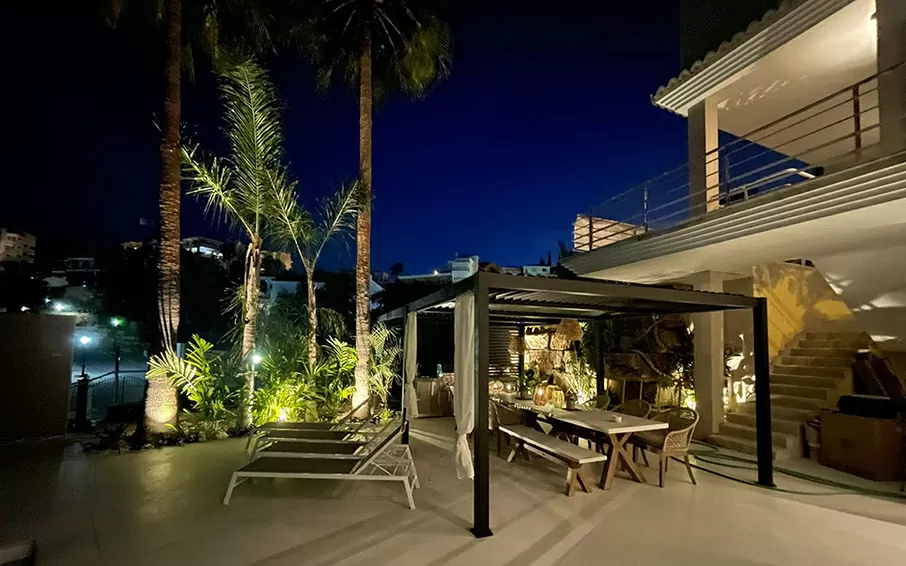 outdoor tree lighting by ProMas Construction